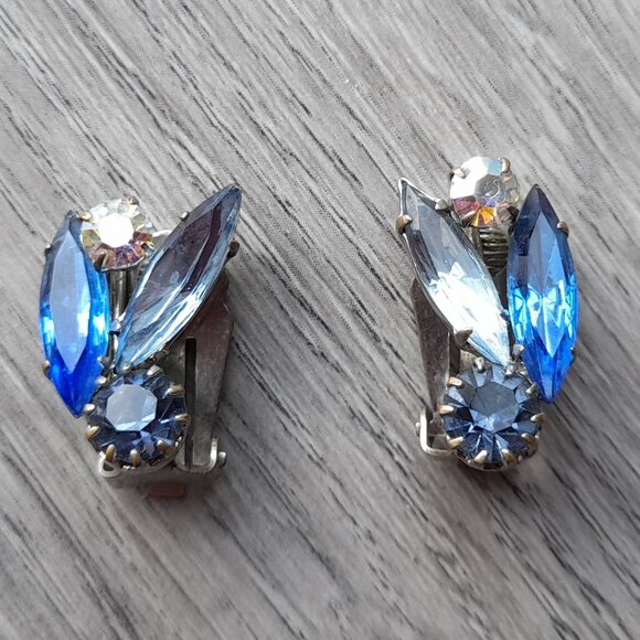 Vintage Clip On Earrings Blue Clear Glass Stones Fancy Flower Retro 50s 60s - Picture 1 of 10